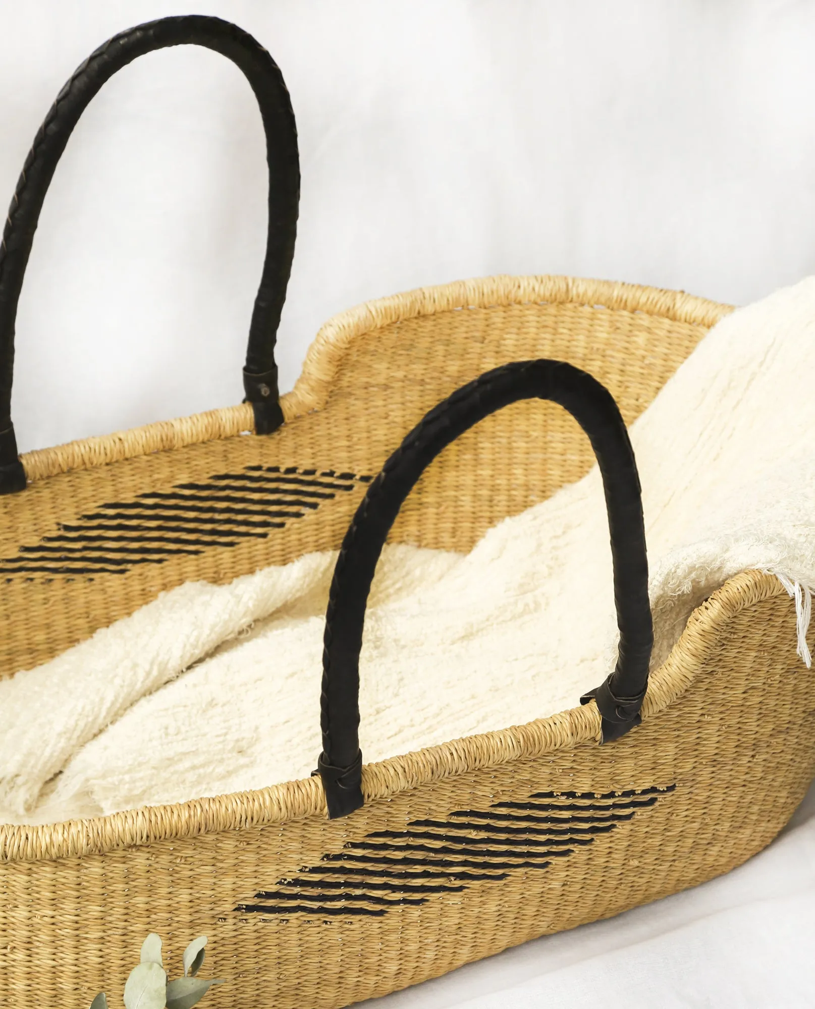 MALIKAH Handwoven Moses Basket With Leather Handles